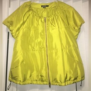 DKNY silk puffer style zipper short sleeve jacket. Size Medium.